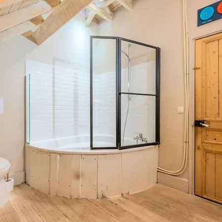 Gasthof 15 Min To Lille - Beautiful 14p House, 5 Bedrooms With Parking Sainghin-en-Mélantois