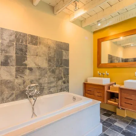 15 Min To Lille - Beautiful 14p House, 5 Bedrooms Guest house Sainghin-en-Melantois